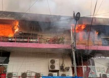 নিউমার্কেটের আগুন নিয়ন্ত্রণে ২৮ ইউনিট